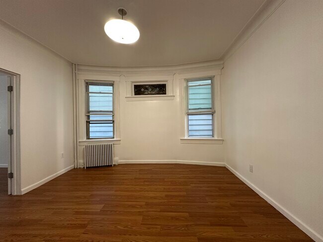 Building Photo - 79 W 52nd St