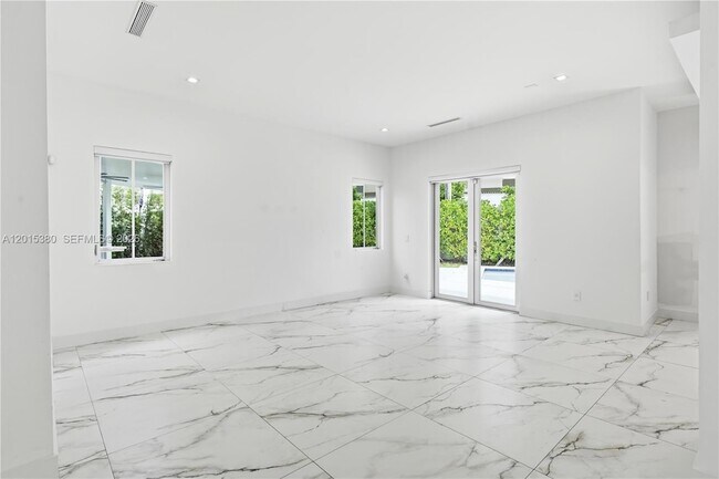 Building Photo - 8221 NW 34th St