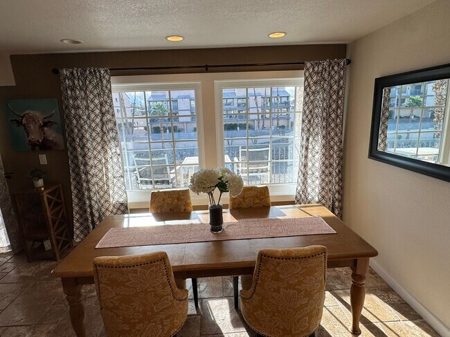 Building Photo - Riverfront 2BR Condo Great Views, Luxury Furnished incl UTILITIES