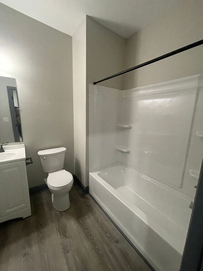 Building Photo - Newly Fully Renovated 3 bedroom 2 bath hom...