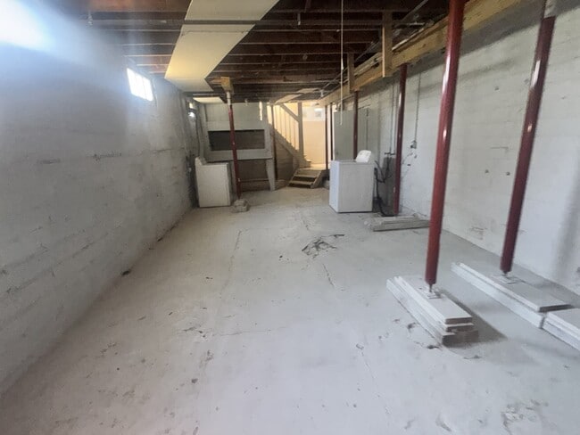 Building Photo - 648 34th St