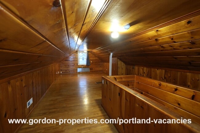 Building Photo - SE Flavel St - Woodstock 3 bedroom home with single car garage