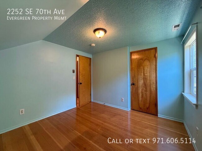 Building Photo - 2252 SE 70th Ave