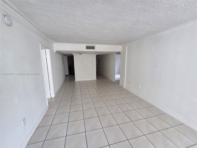 Building Photo - 10000 NW 80th Ct