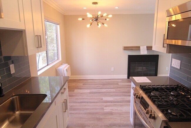 Building Photo - 1450 S Bundy Dr