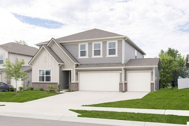 Building Photo - Like New 5 Bedroom 3 Full Bath With Fenced...