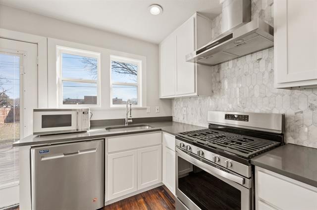 Building Photo - 3809 Carolyn Rd