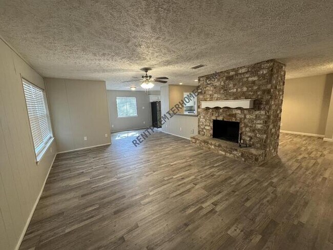 Building Photo - 3214 Three Pines Dr