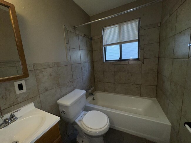 Building Photo - Lovely 2 Bedroom / 1 Bath for Rent - Section 8 Welcome