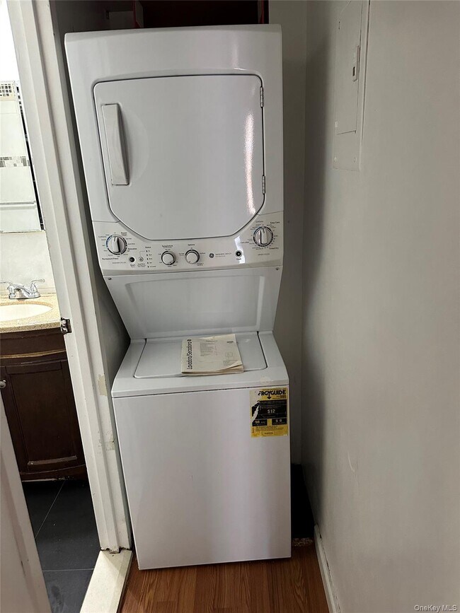 Building Photo - 42-42 Union St