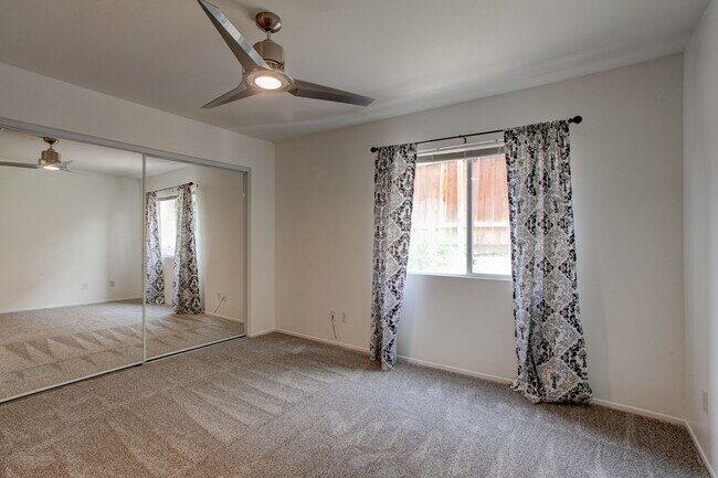 Building Photo - Beautiful 5 Bedroom Home (1 Downstairs) with VIEWS