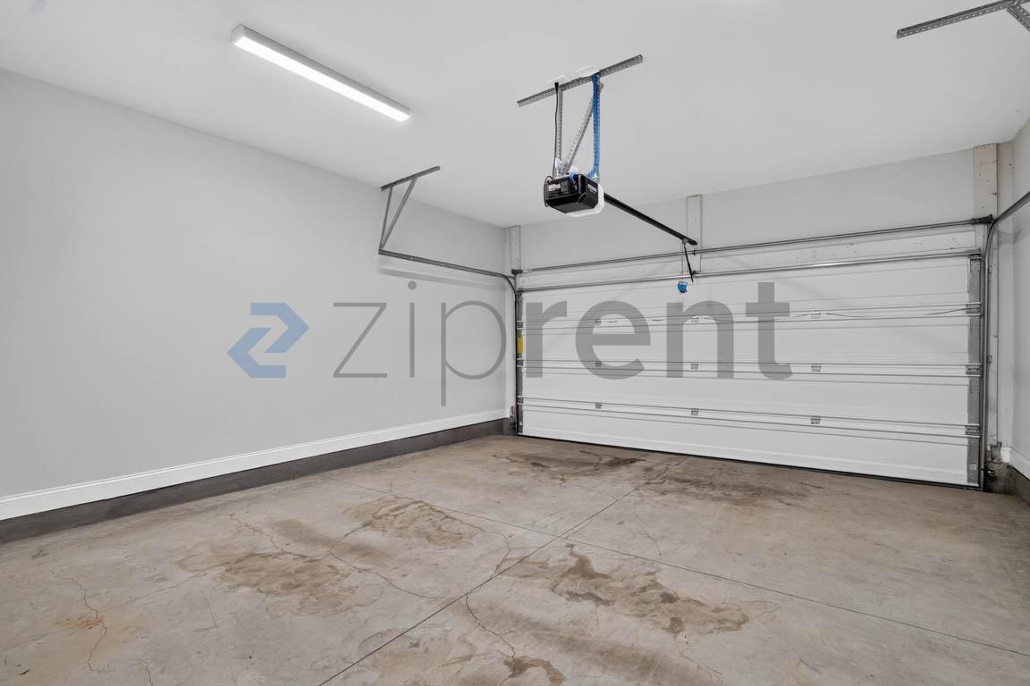 Building Photo - Unit