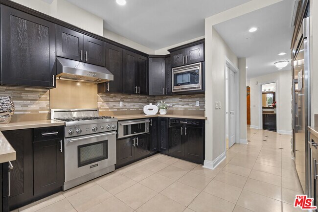 Building Photo - 4848 Wilshire Blvd
