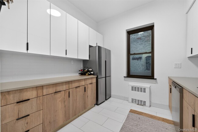 Building Photo - 407 West Dr