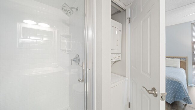 Building Photo - 7205 Thomas Dr