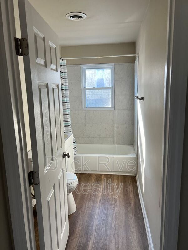 Building Photo - 610 1/2 E 8th St