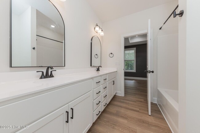 Building Photo - 111 Hampton Ct