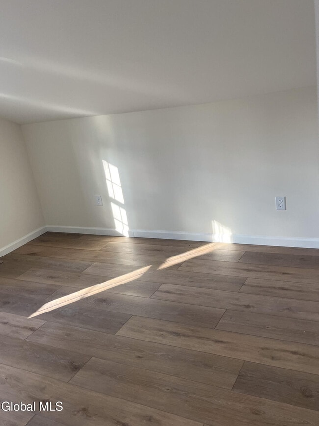 Building Photo - 34 Center St