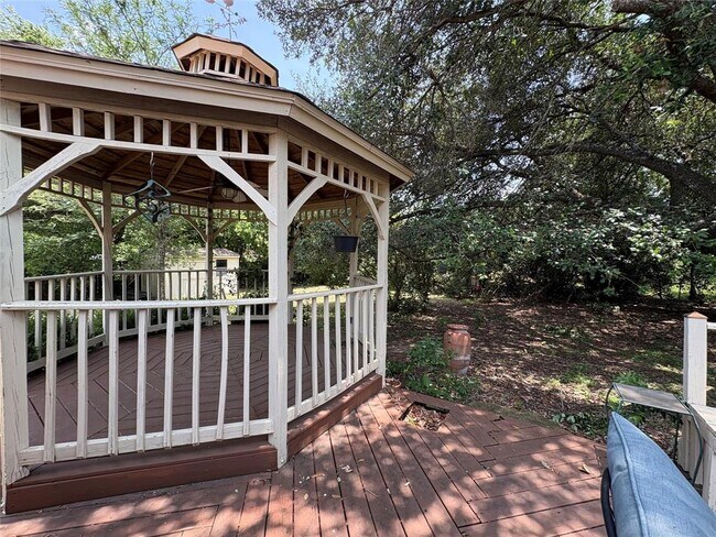 Building Photo - 1404 Cedar Park Dr