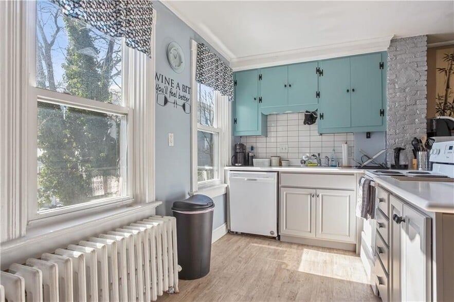 Building Photo - 35 Brewer St