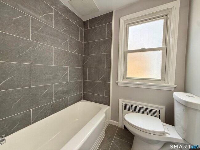 Building Photo - 37 Alexander Ave