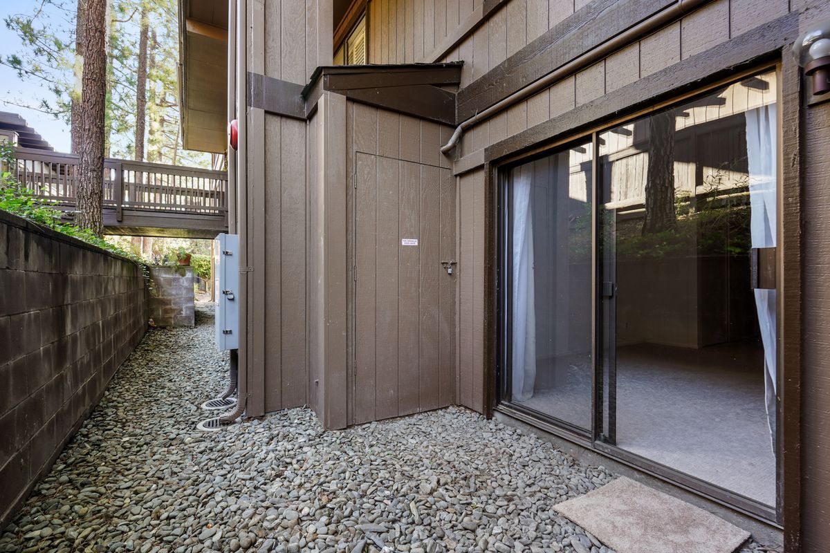 Building Photo - 3338 La Mesa Dr