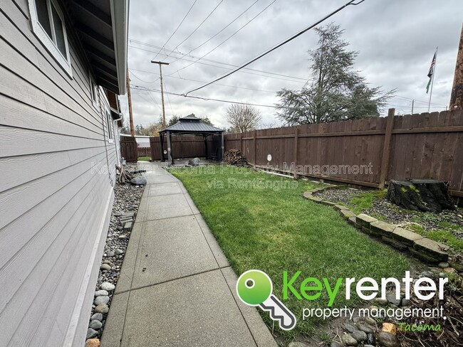 Building Photo - 356 7th St SE