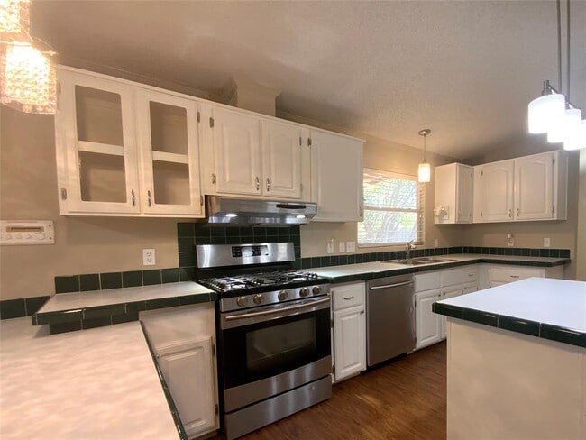 Building Photo - 1301 Lipan Trail