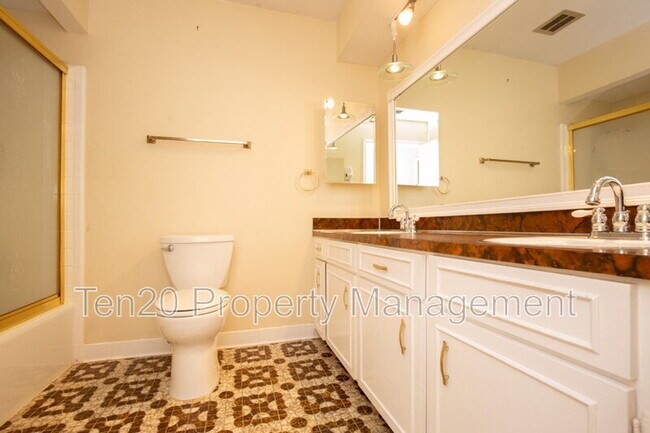 Building Photo - 6124 Canterbury Dr