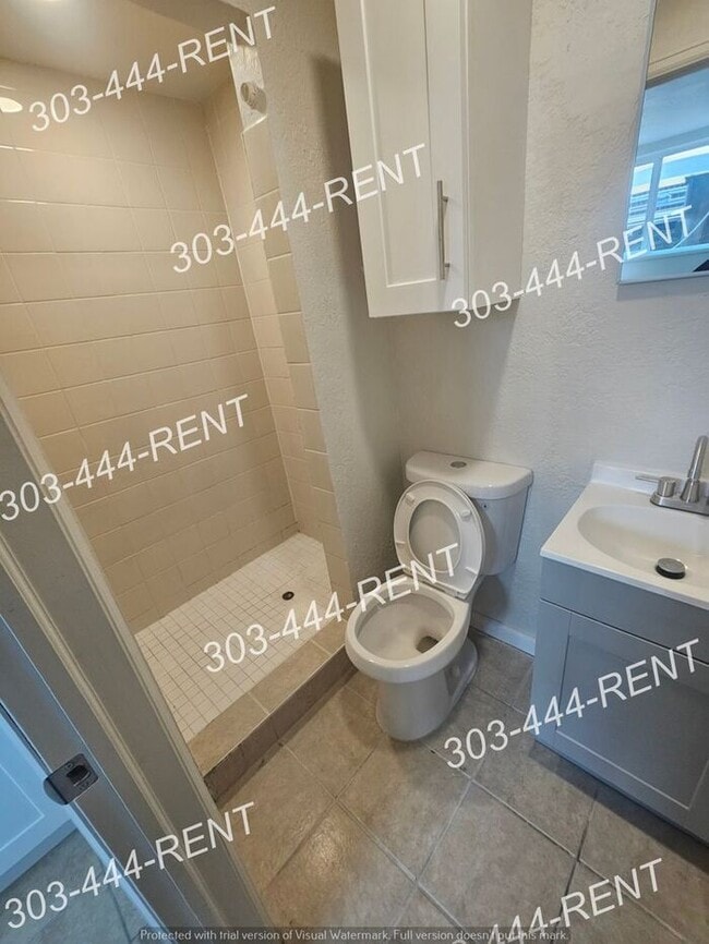 Building Photo - Move In Special!! Great Location in Denver! All Utilities Included!