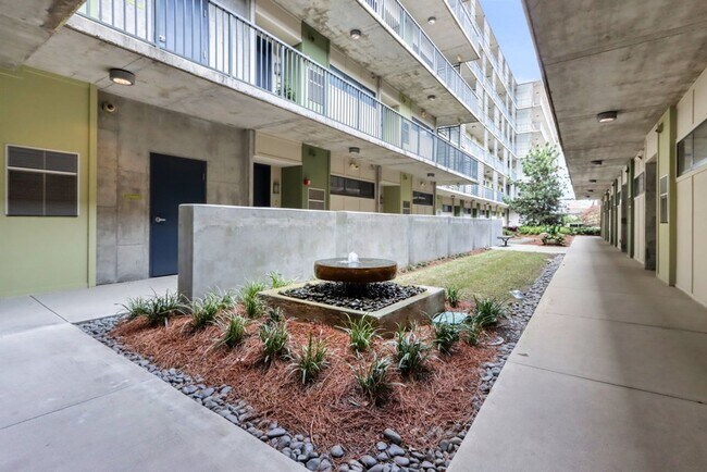 Building Photo - Awesome 1BR Loft Style Condo Overlooking Midtown!