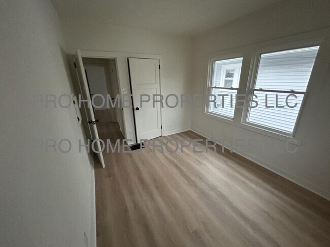 Building Photo - 400 Walton Ave