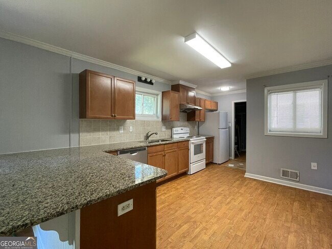 Building Photo - 2352 Arrow Cir