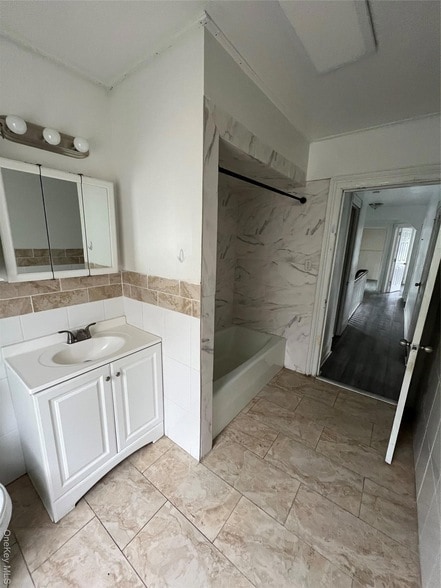 Building Photo - 49 Orange St