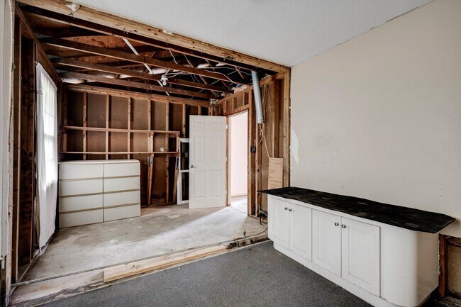 Building Photo - 2435 Forest Park Rd