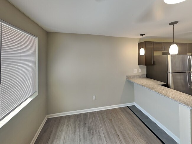 Building Photo - Lantern Square Apartments-B5