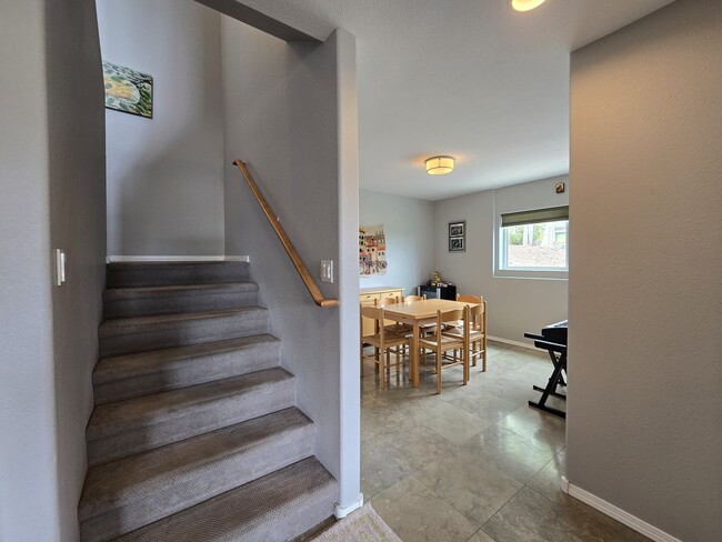 Building Photo - Beautiful Quemazon Home (5085 Alegria)