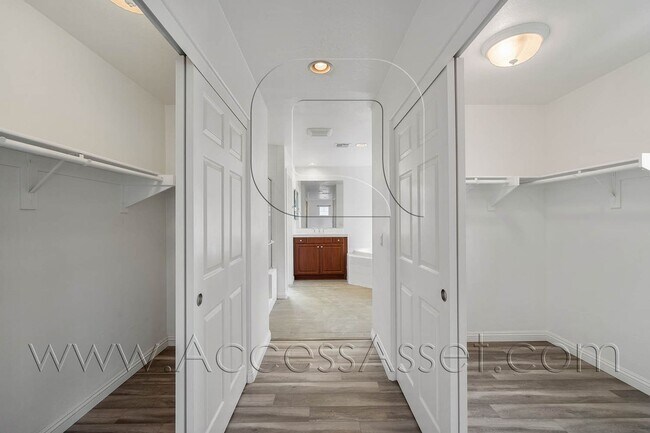 Building Photo - 8036 Englesma St