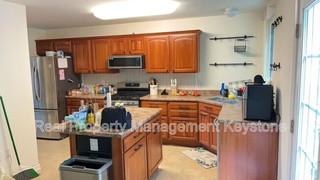 Building Photo - 261 Corey Dr