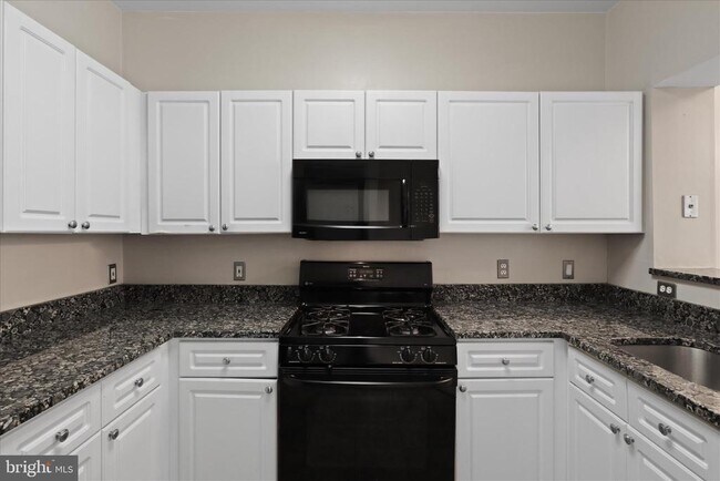 Building Photo - 12909 Alton Square