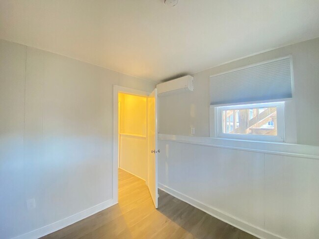 Building Photo - 30 Thorwald Ave