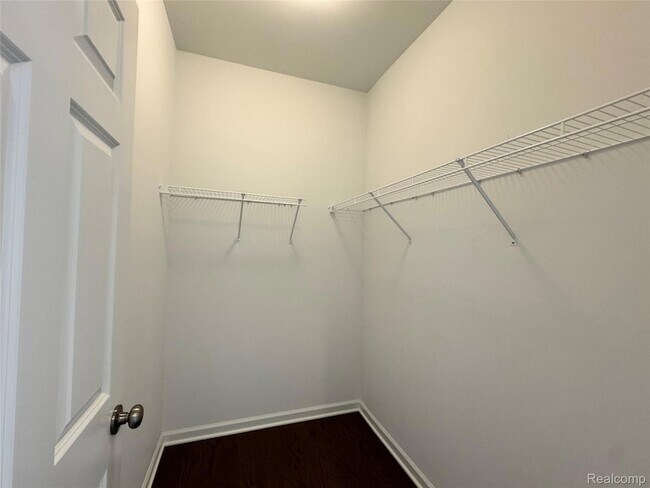 Building Photo - 278 Springview St