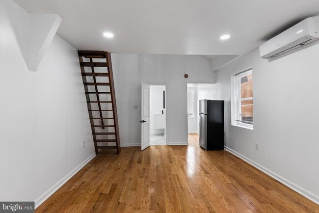 Building Photo - 1223 Spruce St