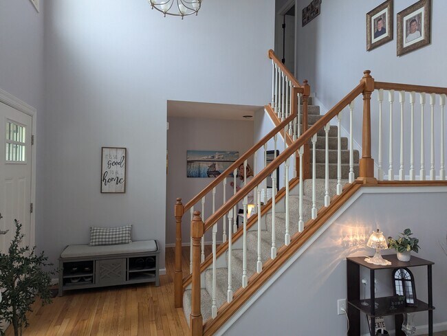 Building Photo - 202 N Spruce Dr