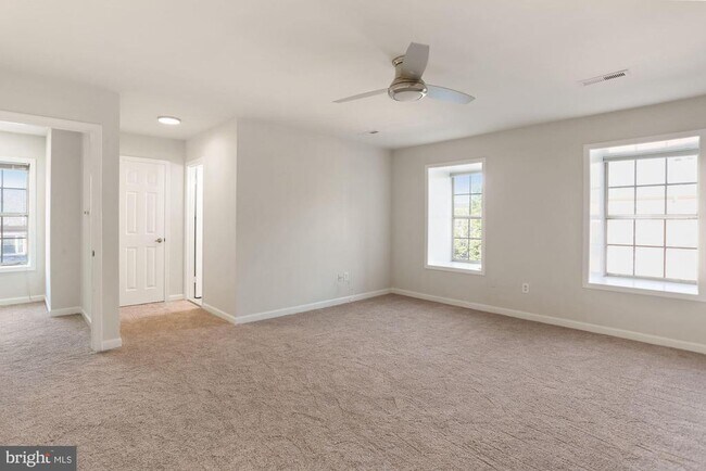 Building Photo - 1454 McLean Mews Ct