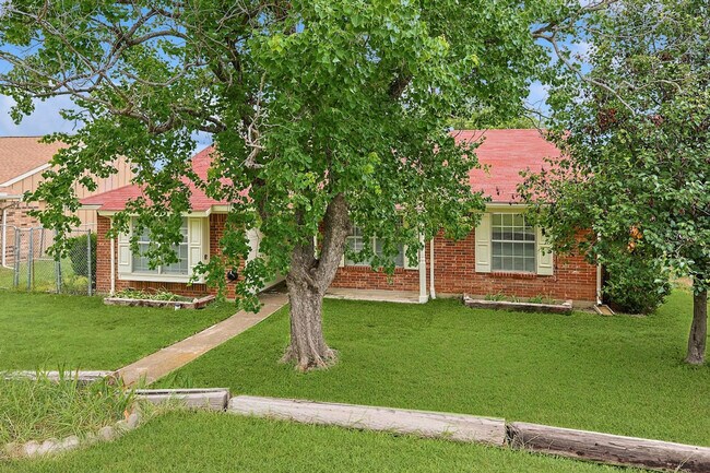 Building Photo - 2501 Highdale Dr