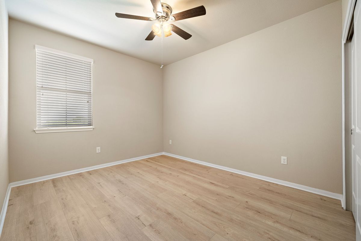 Building Photo - 2880 Donnell Dr