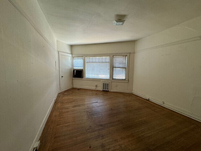 Building Photo - 3129 Broadway