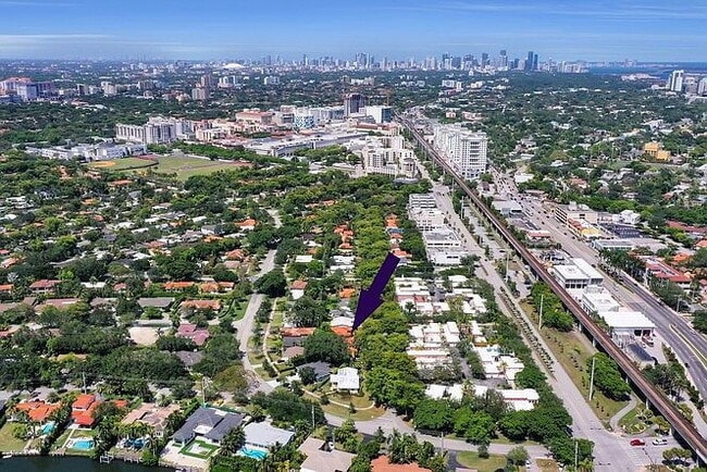 Building Photo - "Charming 2-Bed Oasis with Elegant Finishe...