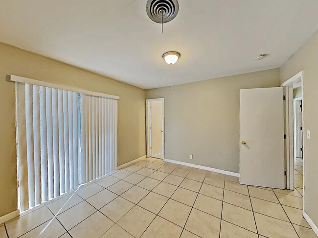 Building Photo - 2242 NE 62nd St